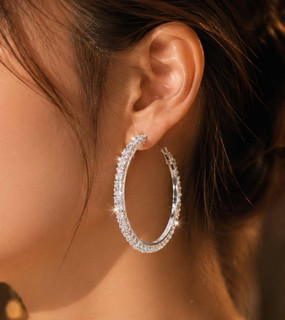 گوشواره حلقه ای تنیسی - گوشواره نگین دار - گوشواره براق - گوشواره حلقه ای نگین دار - گوشواره تنیسی - گوشواره نگین کاری شده ترند - گوشواره جدید نگین دار - گوشواره دخترانه - گوشواره های تنیسی زنانه - زیوانا - زیوانا اکسسوری - بدلیجات - بدلیجات زیوانا - اکسس