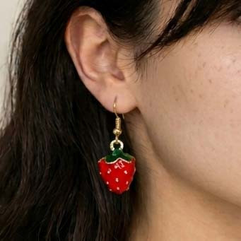 گوشواره توت فرنگی کیوت
